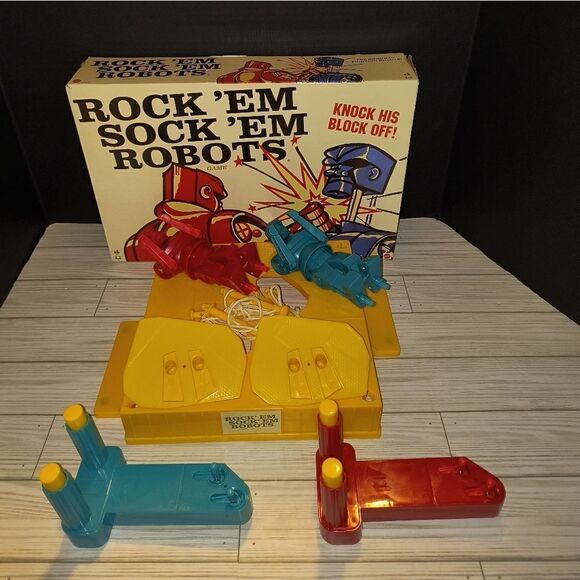 Rock'em Sock'em Robots 2014 Classic Boxing Game Retro Blue Red Bomber Mattel - Picture 7 of 9
